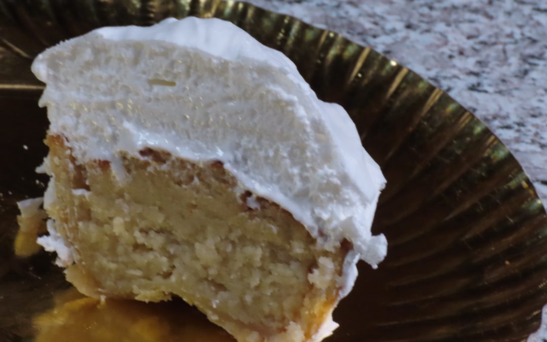 La torta real, es un dulce tradicional Andaluz Lo inventaron los mismos que hicieron la Alhambra de Granada y no estoy hablando de la cerveza …